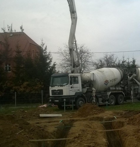 BETON_POMPA_DO_BETONU_-WYSIEG_DO_28_M_1H851.jpg